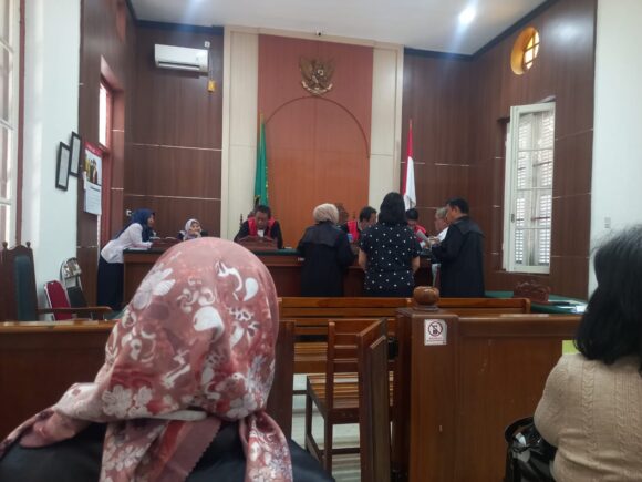 JPU Tuntut Terdakwa ACO 4 Tahun Penjara Terkait Kasus Penipuan dan Penggelapan.