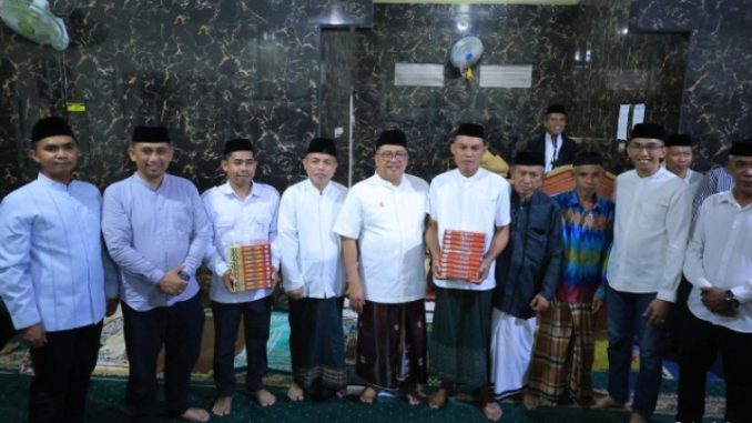 Safari Ramadhan di Polut: Daeng Manye Fokus pada Jalan, Sekolah, dan Ekonomi