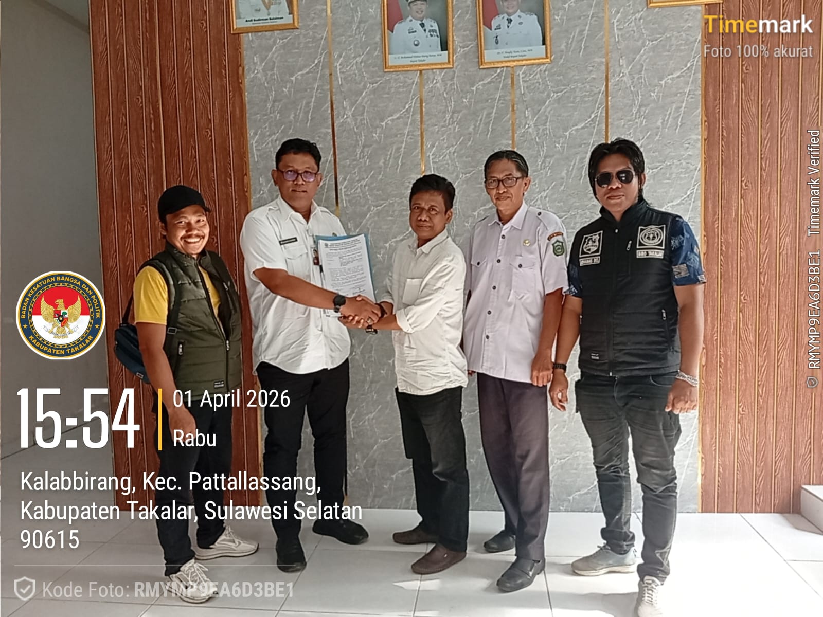 Penyerahan SKT Rumah Hukum Indonesia (RHUKI) di Kantor Kesbangpol Kabupaten Takalar