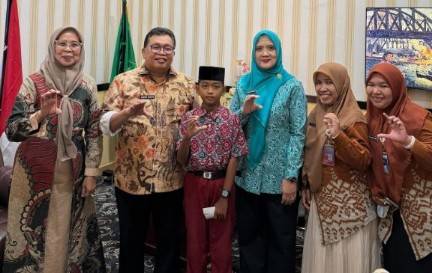 Aksi Viral Siswa Penghafal UUD 1945, Bupati dan Ketua TP PKK Takalar Berikan Apresiasi Khusus