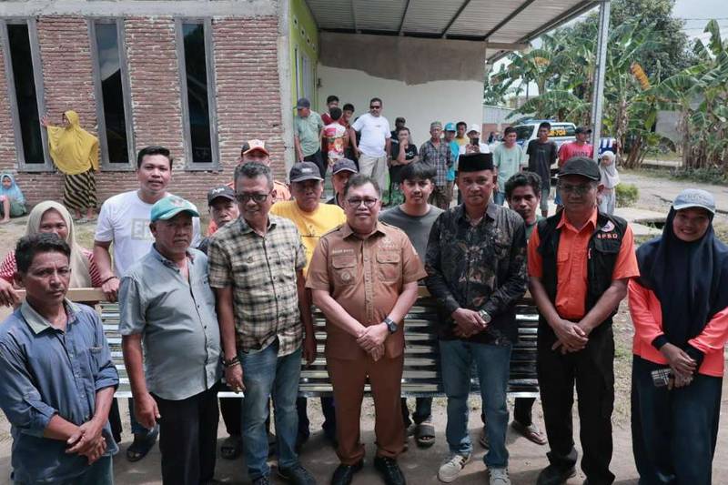 Bupati Takalar Salurkan Bantuan dan Tinjau Langsung Korban Puting Beliung di Sawakong