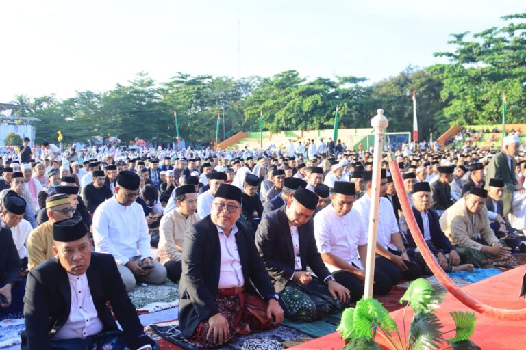 Ribuan Jamaah Padati Lapangan Makkatang Dg Sibali, Bupati Takalar Ajak Warga Singkirkan Ego Sektoral di Momen Iduladha