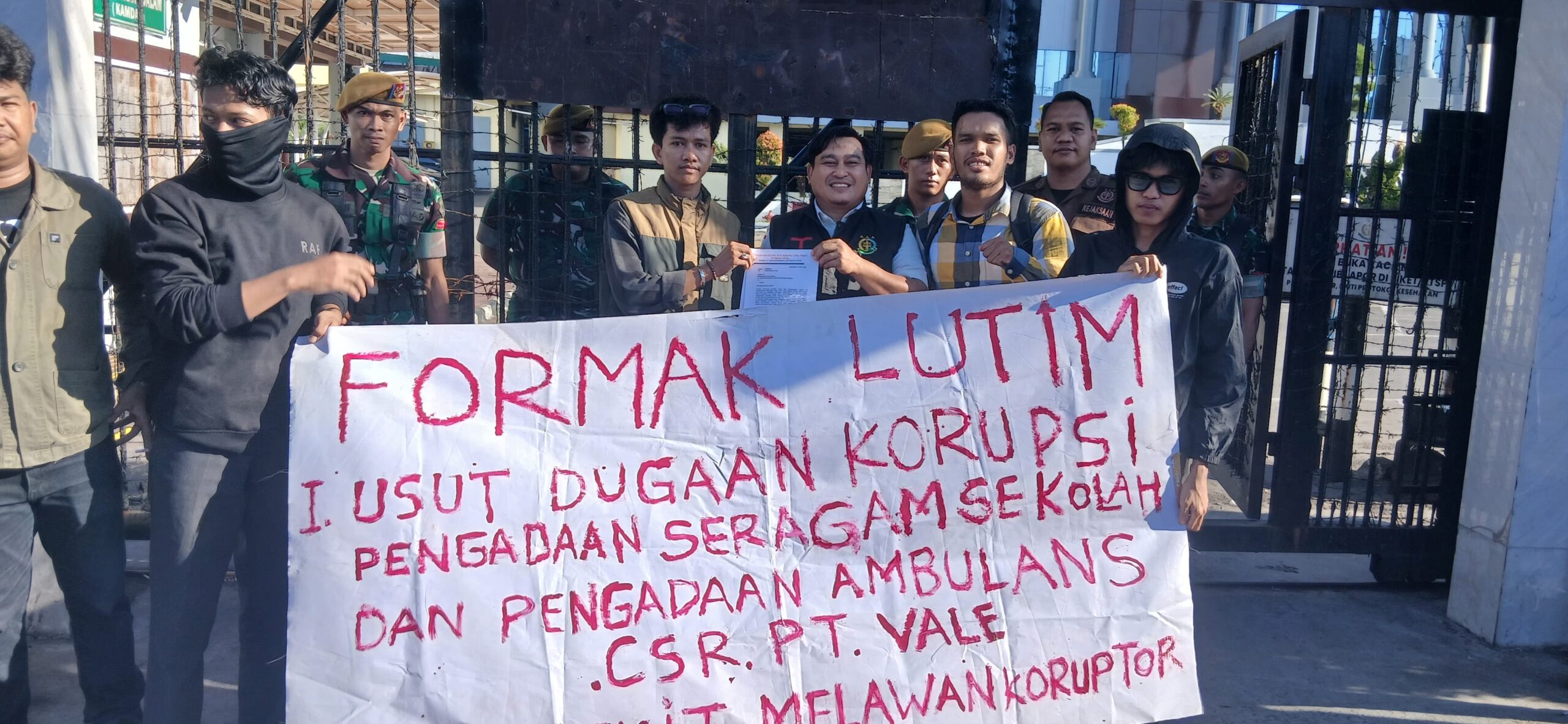Aksi Mahasiswa Desak Kejati Sulsel Usut Kasus Dugaan Korupsi di Luwu Timur