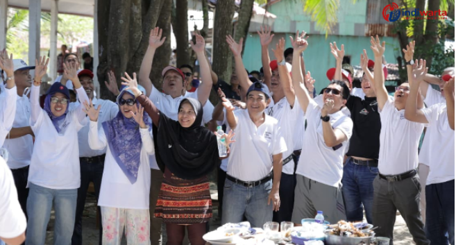Aksi Nyata 40 Tahun Alumni Elektro 86 Unhas: Gandeng Bupati Takalar Lepas 1.000 Burung di Pulau Sanrobengi
