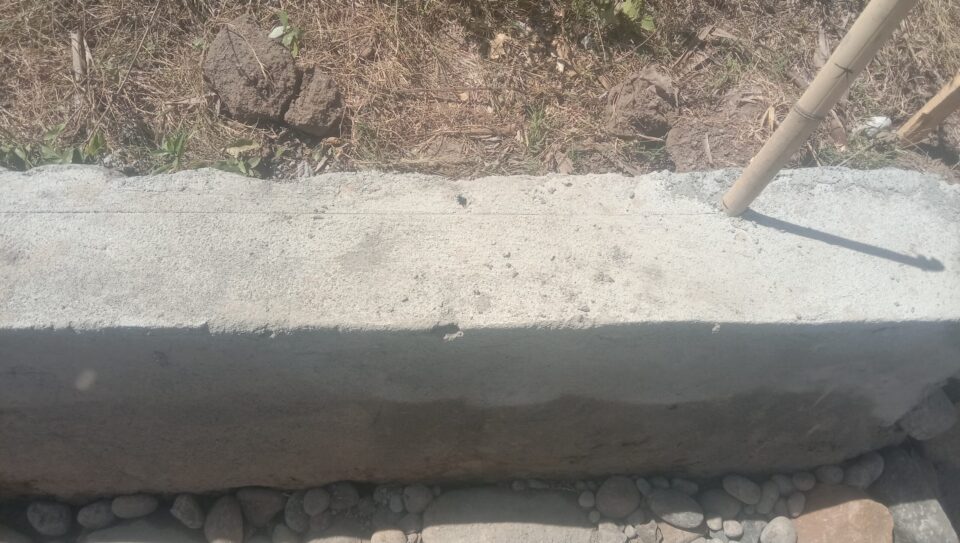 Proyek Irigasi P3A Lamukang di Pa’rappunganta Diduga Asal Jadi, Campuran Semen Rapuh.