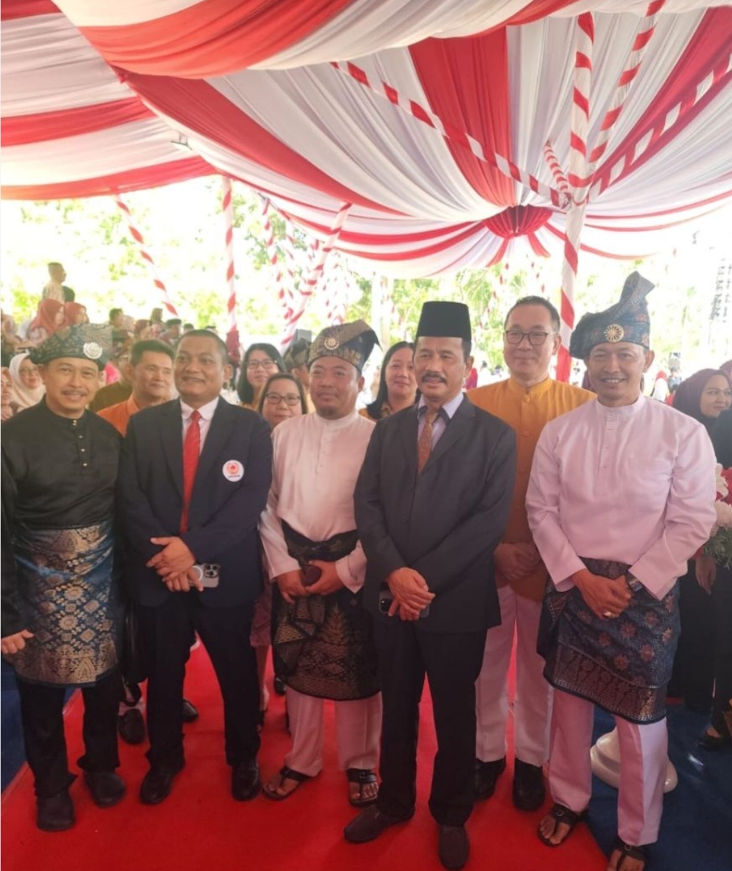 Mantan Wali Kota Batam H. Muhammad Rudi Turut Hadiri Upacara HUT RI ke-81 di Engku Putri