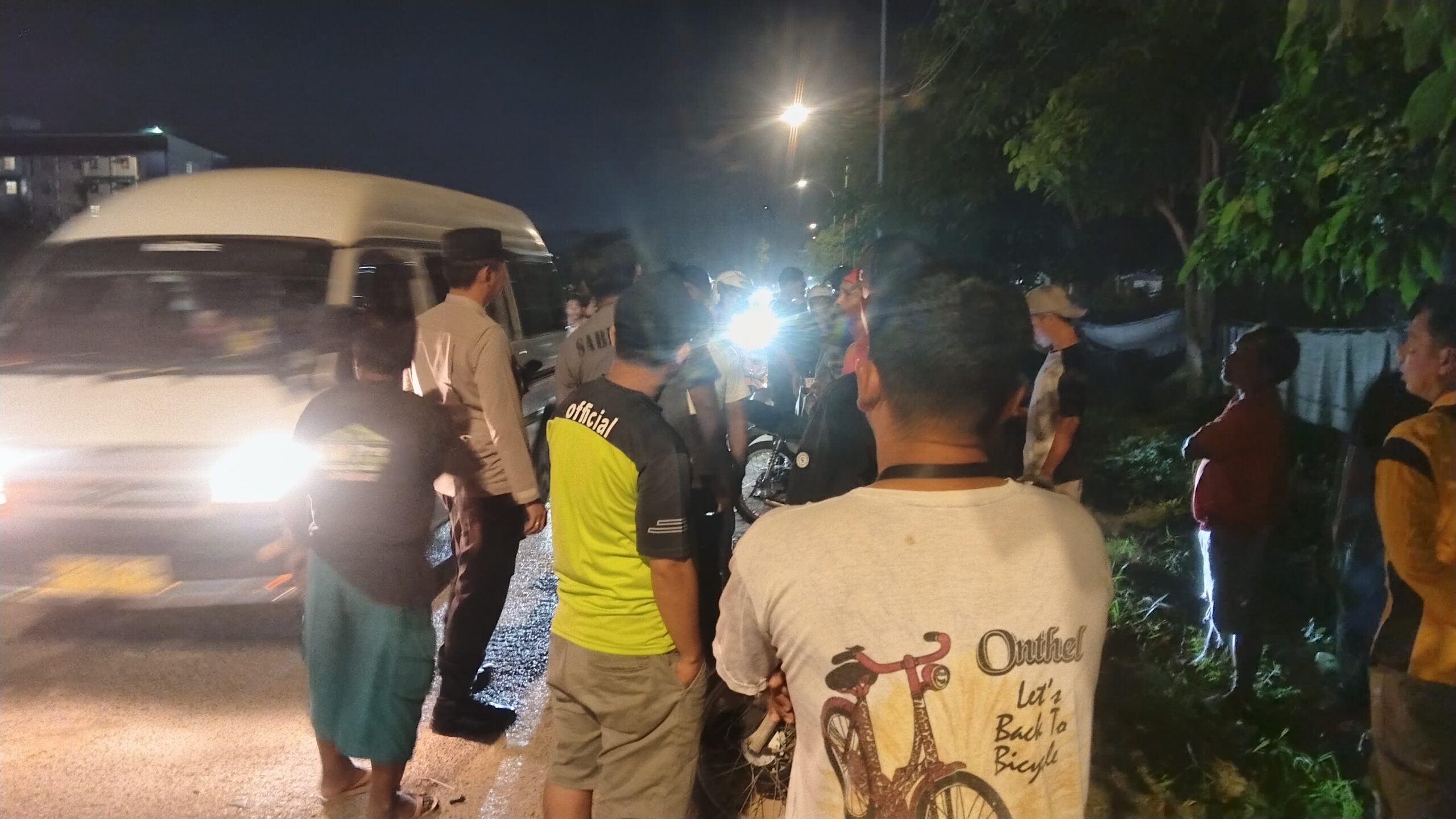 Bak Sampah Terlalu Mepet ke Jalan, Kecelakaan Lalu Lintas Jadi Sorotan